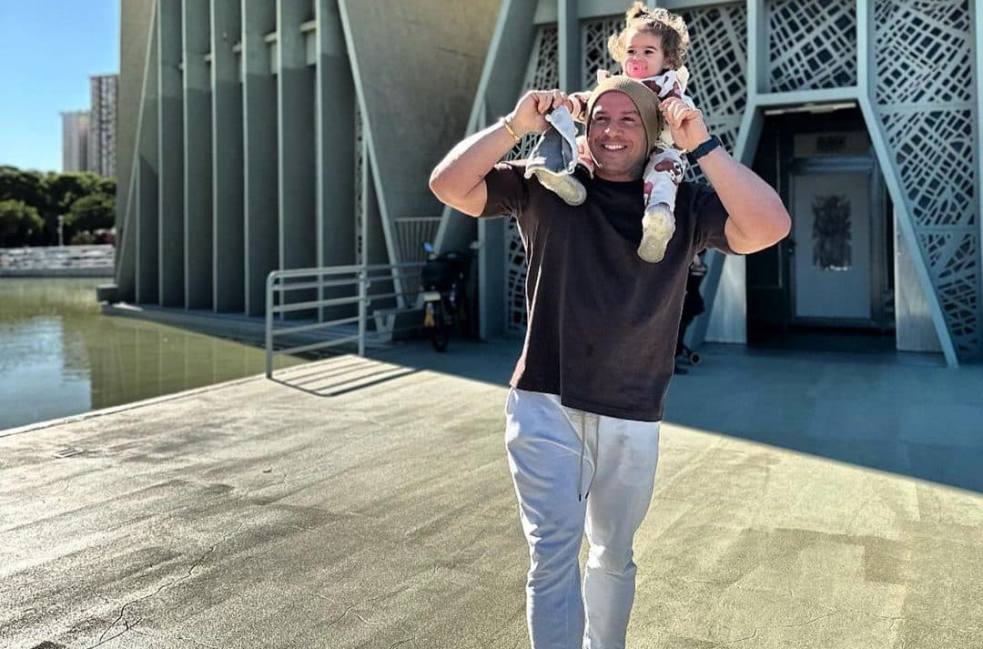 EMOCIONANTE! Vídeo da filha de Diogo Montenegro comemorando o título do pai viraliza e vira febre no fisiculturismo