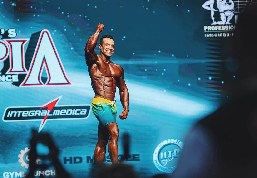 EMOCIONANTE! Vídeo da filha de Diogo Montenegro comemorando o título do pai viraliza e vira febre no fisiculturismo