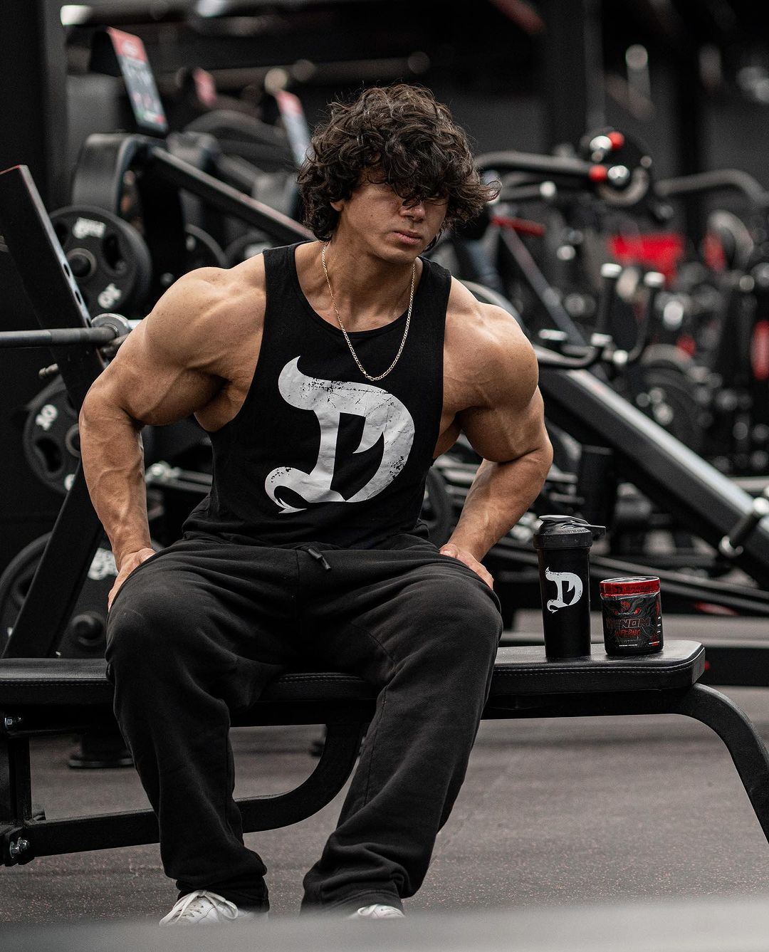 Fisiculturista é banido por abuso e maltrato de animal (VÍDEO)