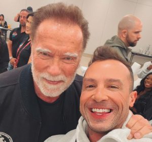 NÃO GOSTOU? Arnold Schwarzenegger tem reação inusitada ao premiar atleta brasileiro no Arnold Classic Ohio 2024