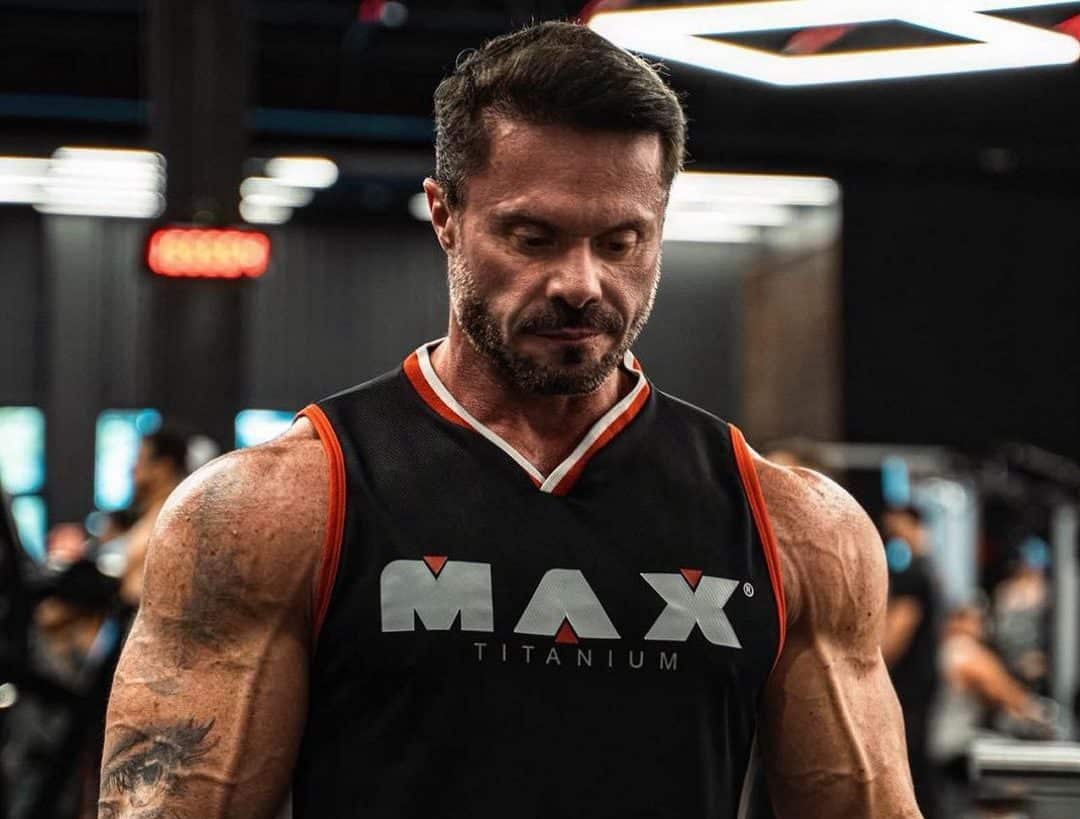 QUANTIA MILIONÁRIA! Revelado o salário GIGANTESCO de Renato Cariani na Max Titanium