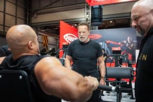 Arnold Schwarzenegger passa por procedimento cirúrgico grave no coração