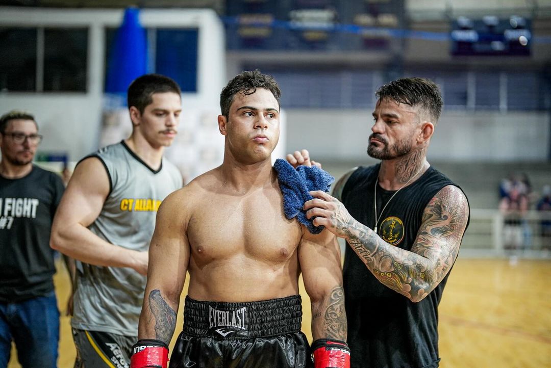 Renato Cariani desafia fisiculturista Rey Physique para lutar com seu filho, Gui Cariani