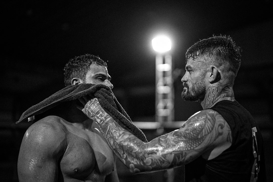 Renato Cariani desafia fisiculturista Rey Physique para lutar com seu filho, Gui Cariani