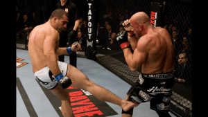 Lenda do UFC que salvou os pais de incêndio acorda do coma e manda recado: “Não consigo acreditar que…”