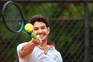 Alexandre Pato revela seu ídolo no tênis e não é Guga: “Tinha raquete autografada”