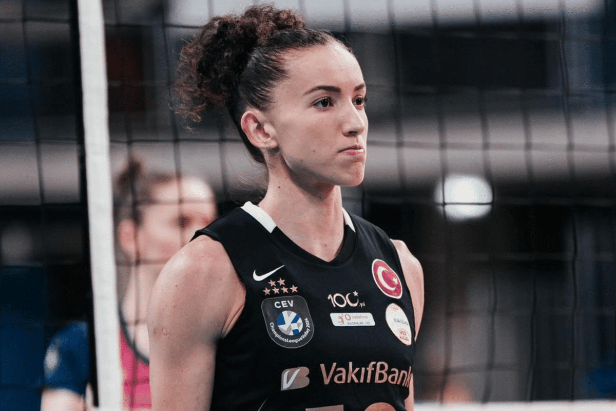 De saída da Turquia, Gabi faz técnico chorar e recebe elogios: “A melhor do mundo”