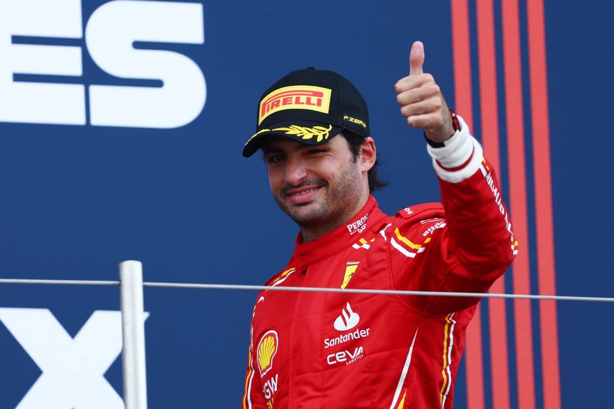 DEFINIU! Jornal italiano crava acerto de Carlos Sainz com nova equipe para a Fórmula 1 2025