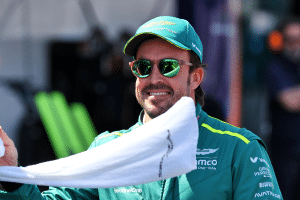 Esnobou? Fernando Alonso fala a verdade sobre interesse da Mercedes para 2025