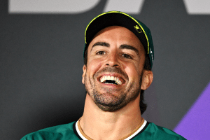 Com renovação na Aston Martin, Fernando Alonso vai bater recorde histórico na Fórmula 1