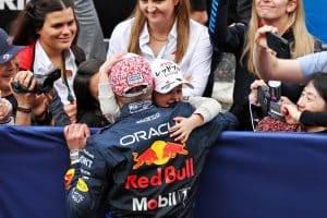 Lado paterno? Max Verstappen se derrete de amores por filha de Kelly Piquet: “ficou feliz!”