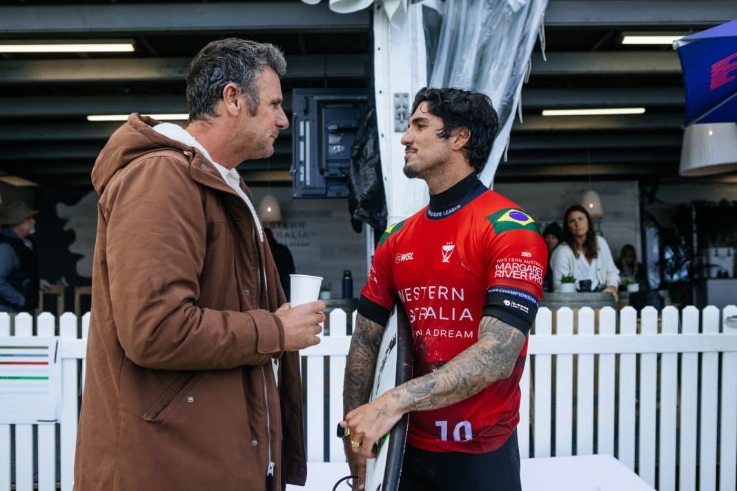 Comentarista acende polêmica de possível gesto obsceno contra Gabriel Medina