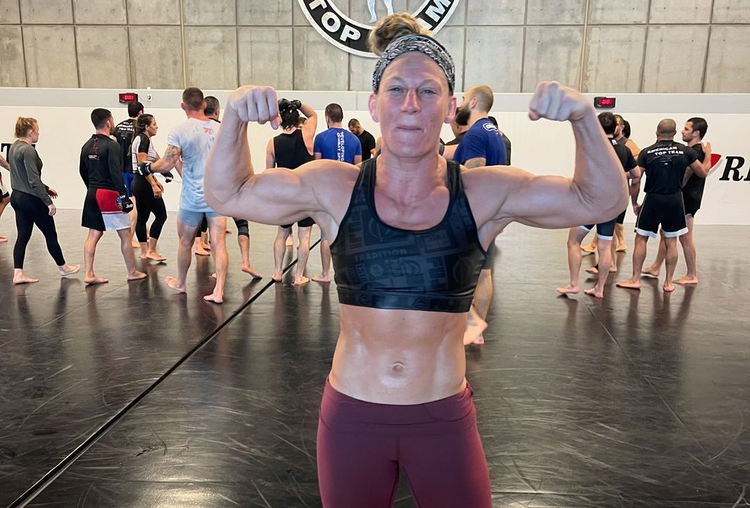 Kayla Harrison, lutadora de UFC, surpreende com físico poderia competir no fisiculturismo