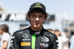 Substituto de Lewis Hamilton? Kimi Antonelli vai dirigir pela Mercedes ainda este mês