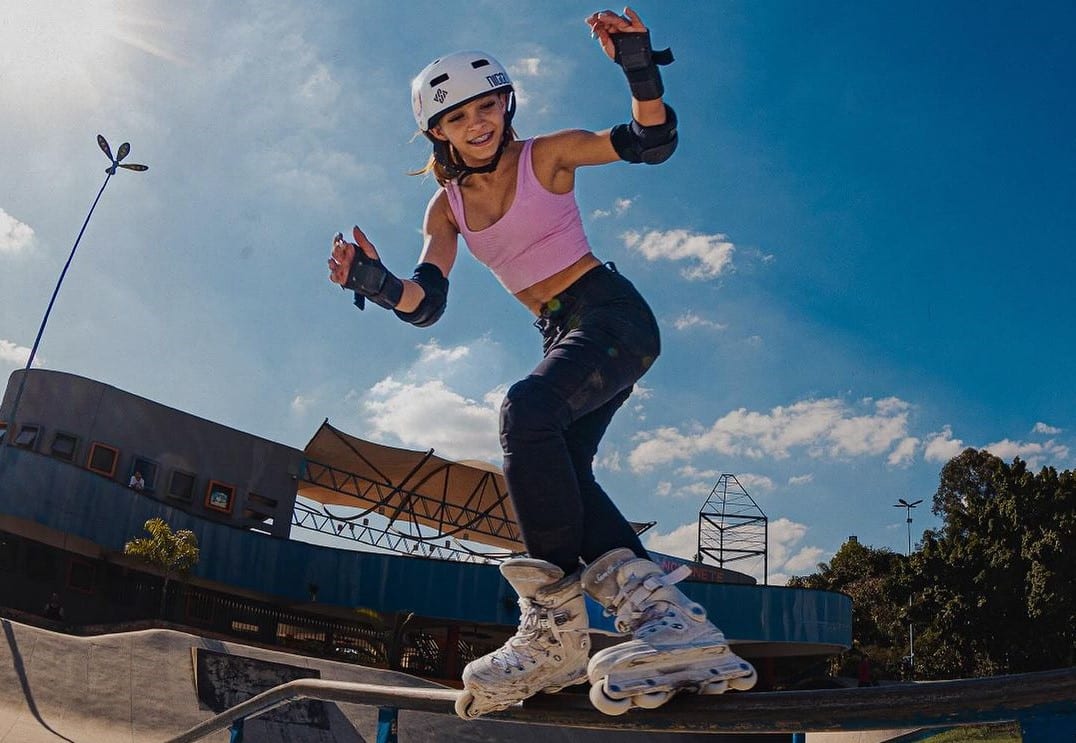 Conheça Ana Júlia, a patinadora brasileira campeã mundial