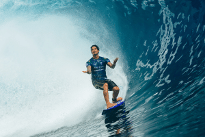 Sangrando, Gabriel Medina mostra machucados em Teahupo’o: “Ganhei umas tatuagens”