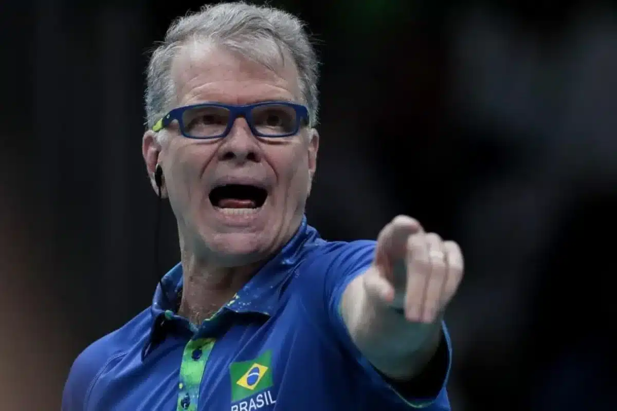 Bernardinho expõe diferenças de gênero no vôlei brasileiro: “O feminino ganha mais porque…”