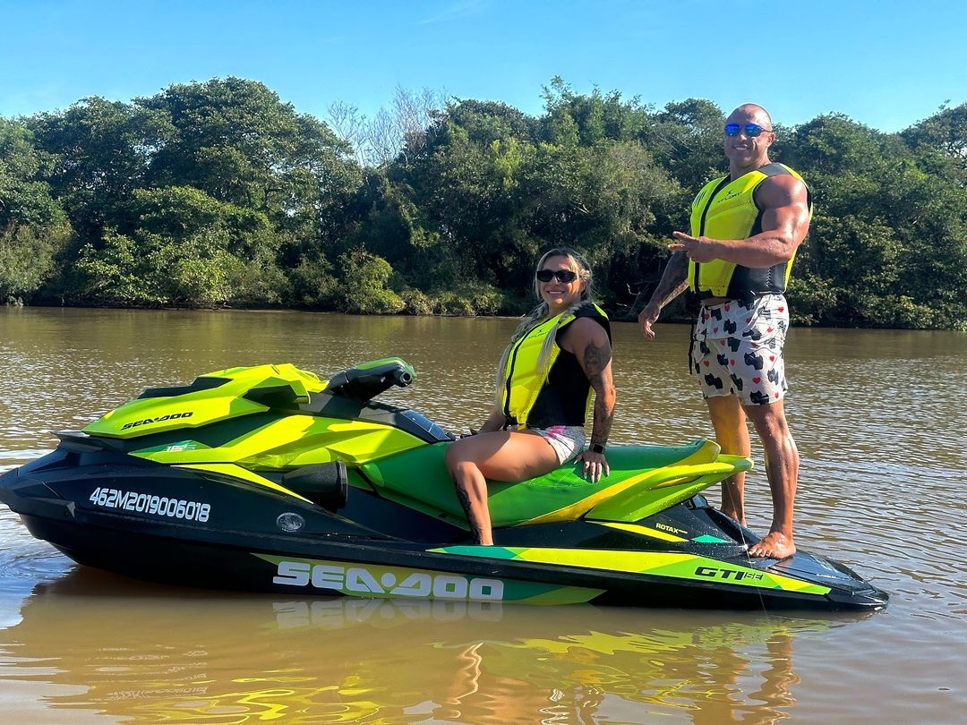 Cariani exalta fisiculturista que ajuda em catástrofe do Rio Grande do Sul “É um herói”