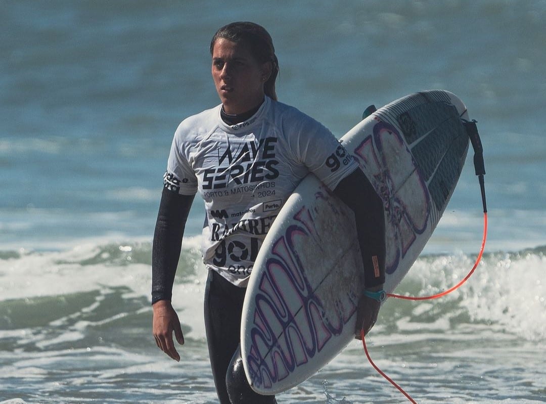 Surfista comete atitude bizarra, recebe punição e pede desculpas