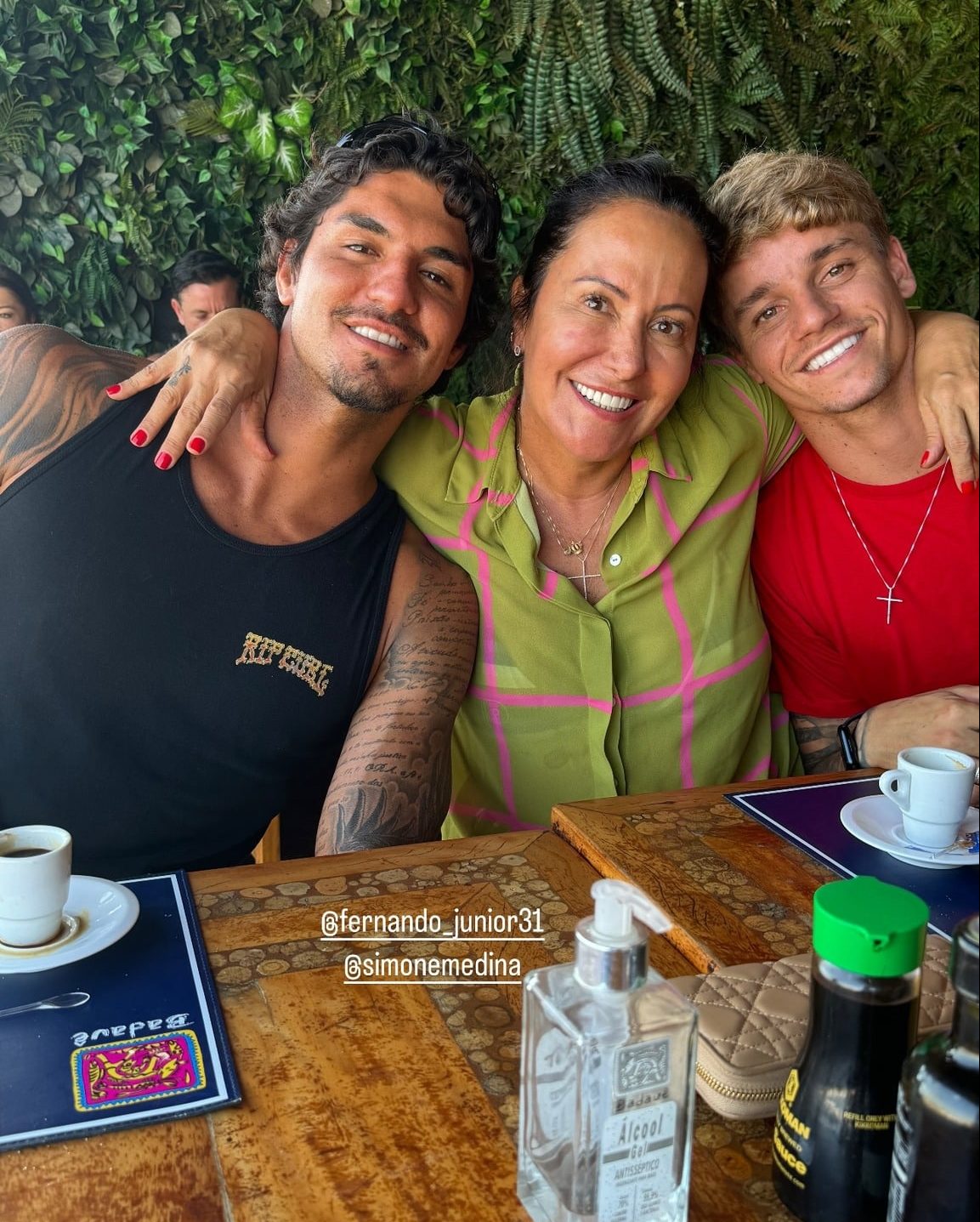 Família é tudo! Gabriel Medina passa dia especial e faz declaração para sua mãe (2)