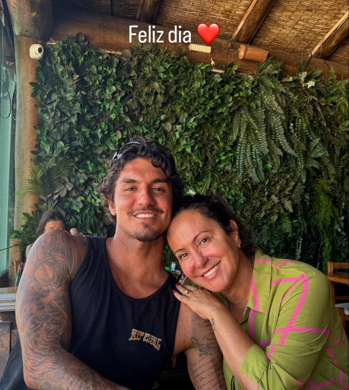 Família é tudo! Gabriel Medina passa dia especial e faz declaração para sua mãe (2)