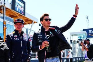 George Russell responde se venceria Max Verstappen na Mercedes