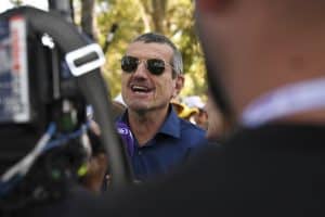 Günther Steiner processa a Haas por motivo bizarro