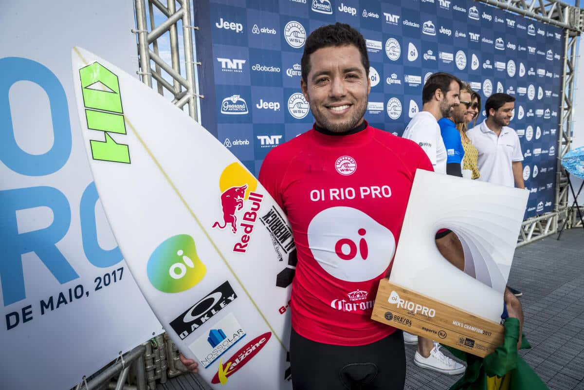 Olimpíadas: Adriano de Souza aponta os favoritos do surf no Taiti