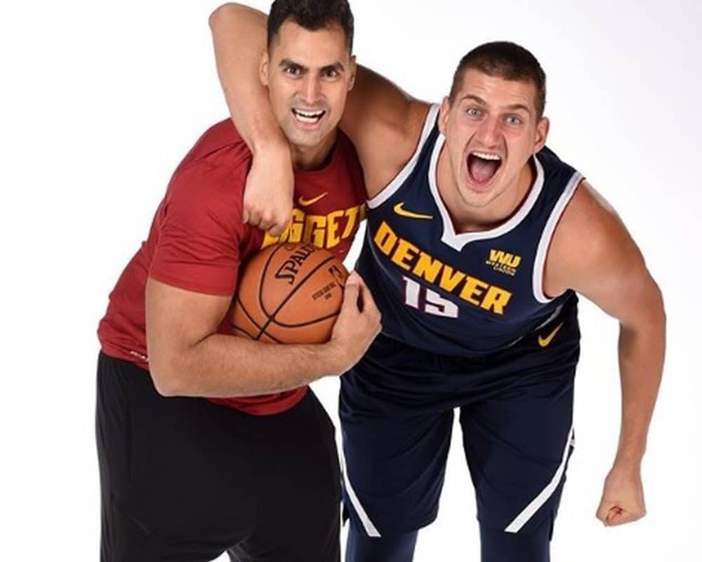 Três vezes MVP da NBA, Nikola Jokic teve sua vida transformada por um brasileiro