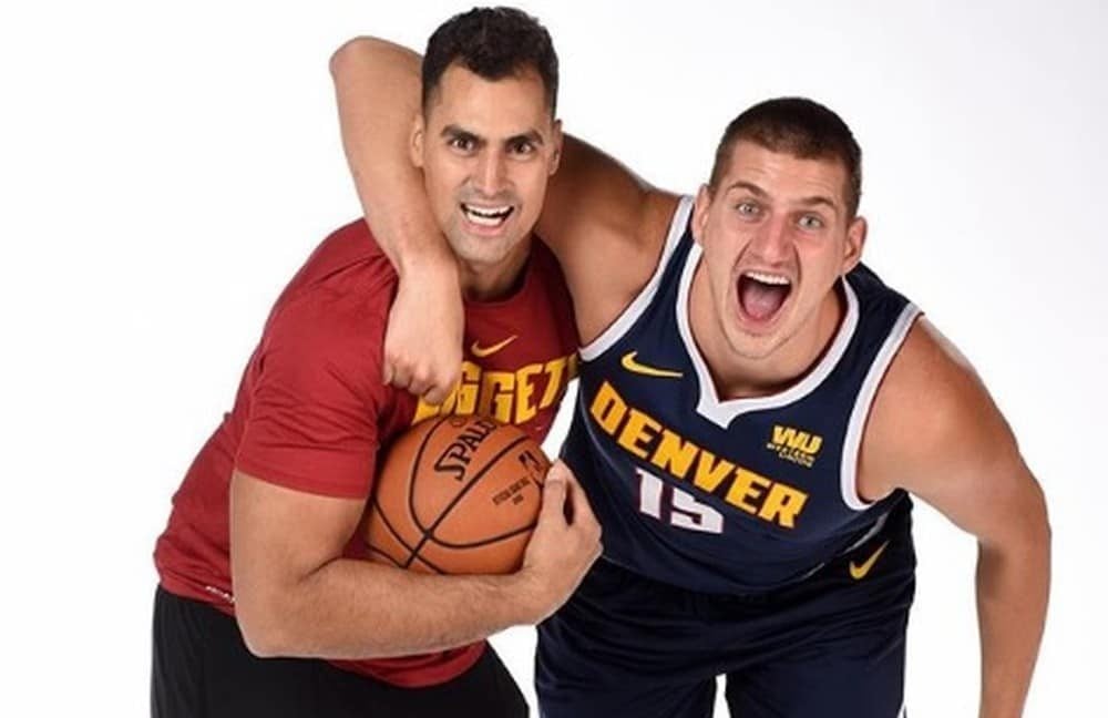 Três vezes MVP da NBA, Nikola Jokic teve sua vida transformada por um brasileiro