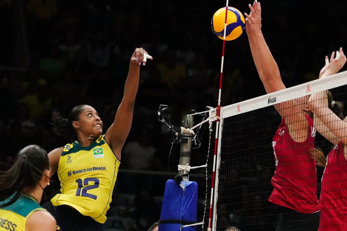 Ana Cristina beira recorde mundial e Brasil supera o Canadá na estreia da VNL