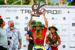Italo Ferreira se emociona com título em Teahupo’o e revela inspiração