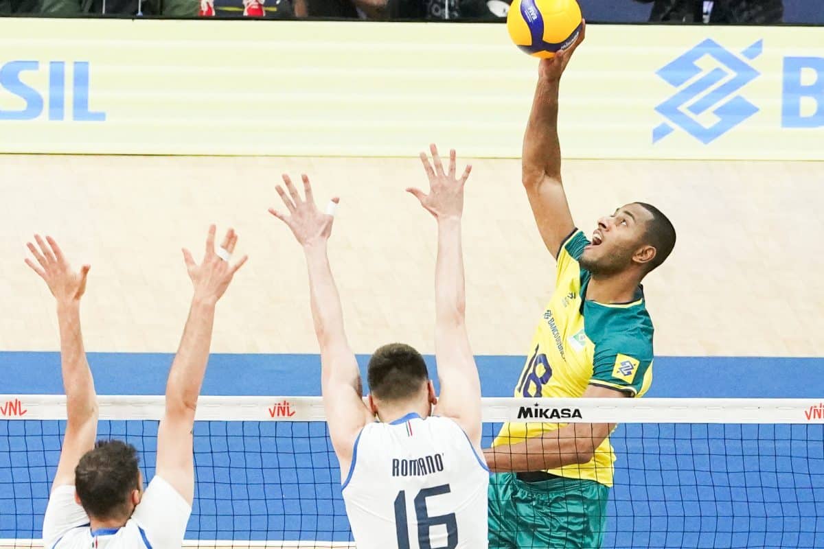 Lucarelli e Leal revelam fala de árbitro após erro crucial contra o Brasil