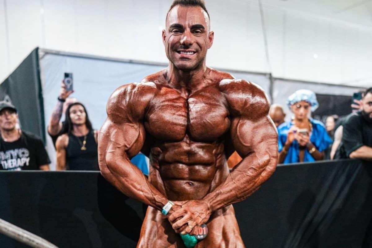 Rafael Brandão aparece GIGANTE em show inédito de fisiculturismo na Angola