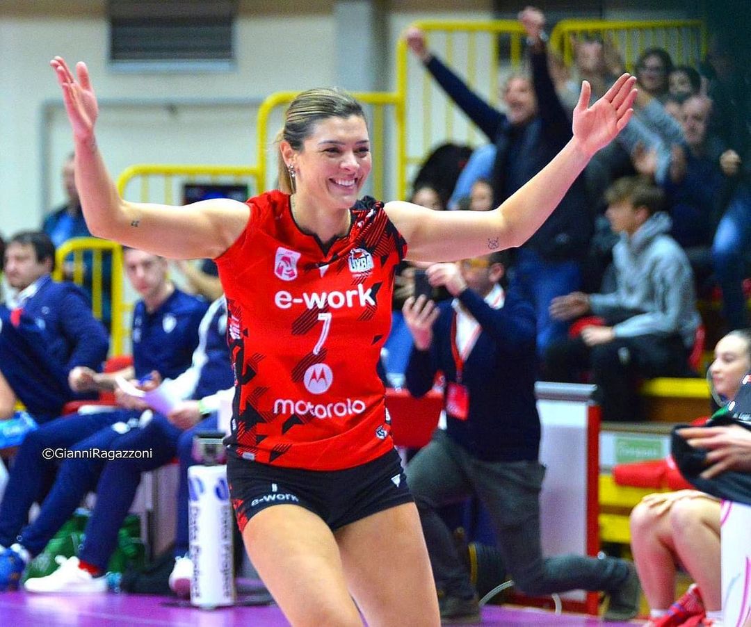 Rosamaria jogando no Jap&atilde;o tem prazo de validade Jogadora fala a verdade em entrevista exclusiva