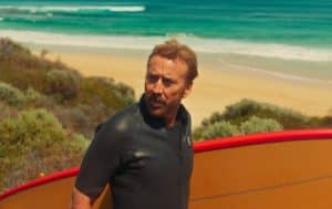 Filme de surf com Nicolas Cage é ovacionado no Festival de Cannes