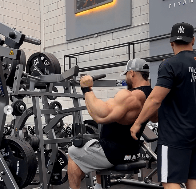 Treino fofo Fãs reagem ao treino de costas atual de Ramon Dino para o Mr. Olympia 2024