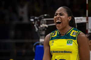 Ana Cristina se transforma em heroína improvável com atuação FORA DE SÉRIE contra a Itália