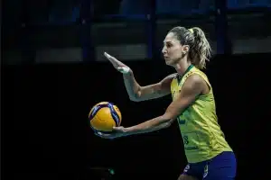 Carol Gattaz tem futuro definido e faz torcida chorar