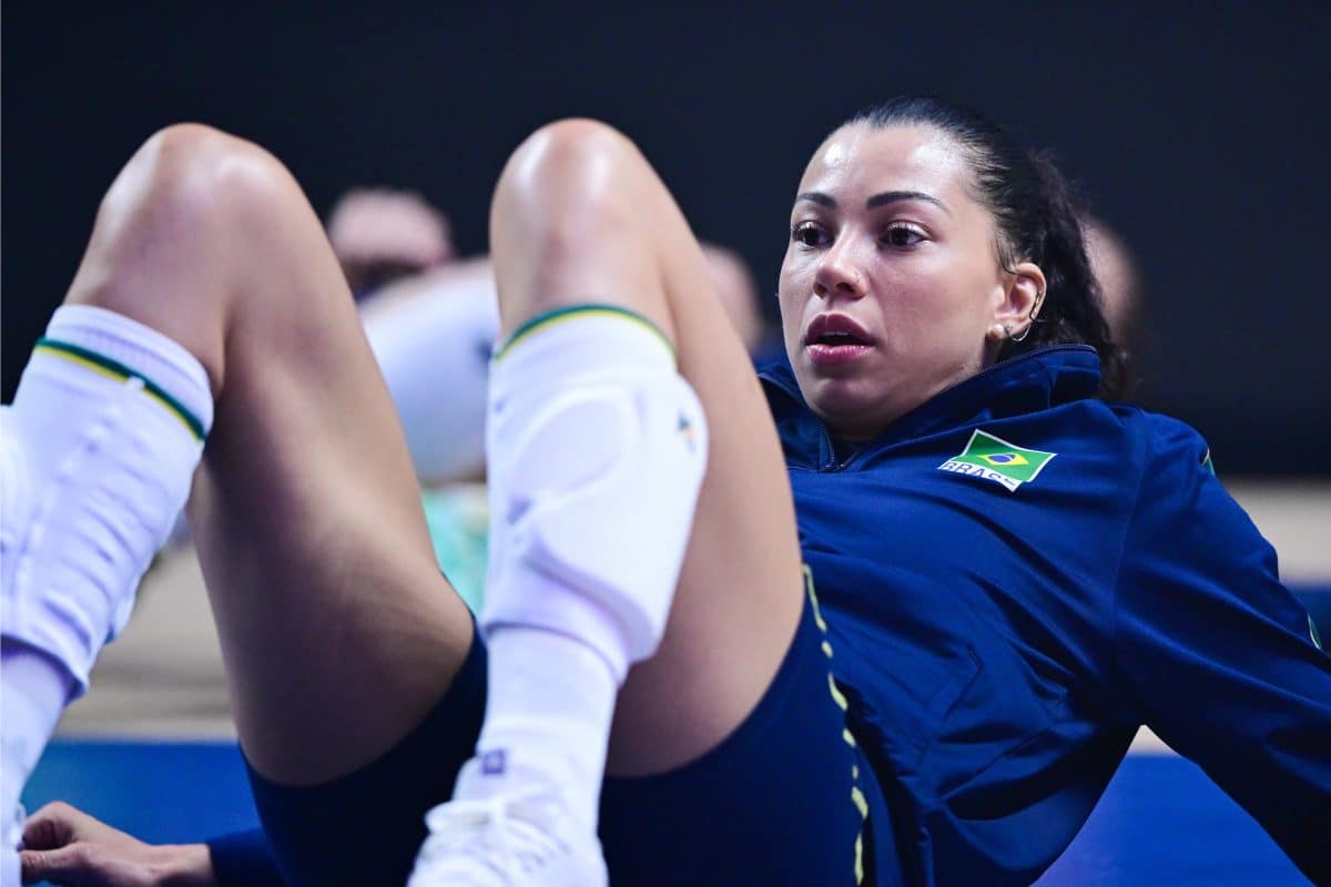 Carolana acaba com mistério e revela situação da lesão contra a Tailândia na VNL 2024