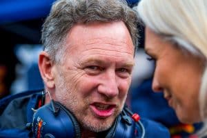 Horner alfineta Wolff e Hamilton e explica motivo para Verstappen desistir da Mercedes