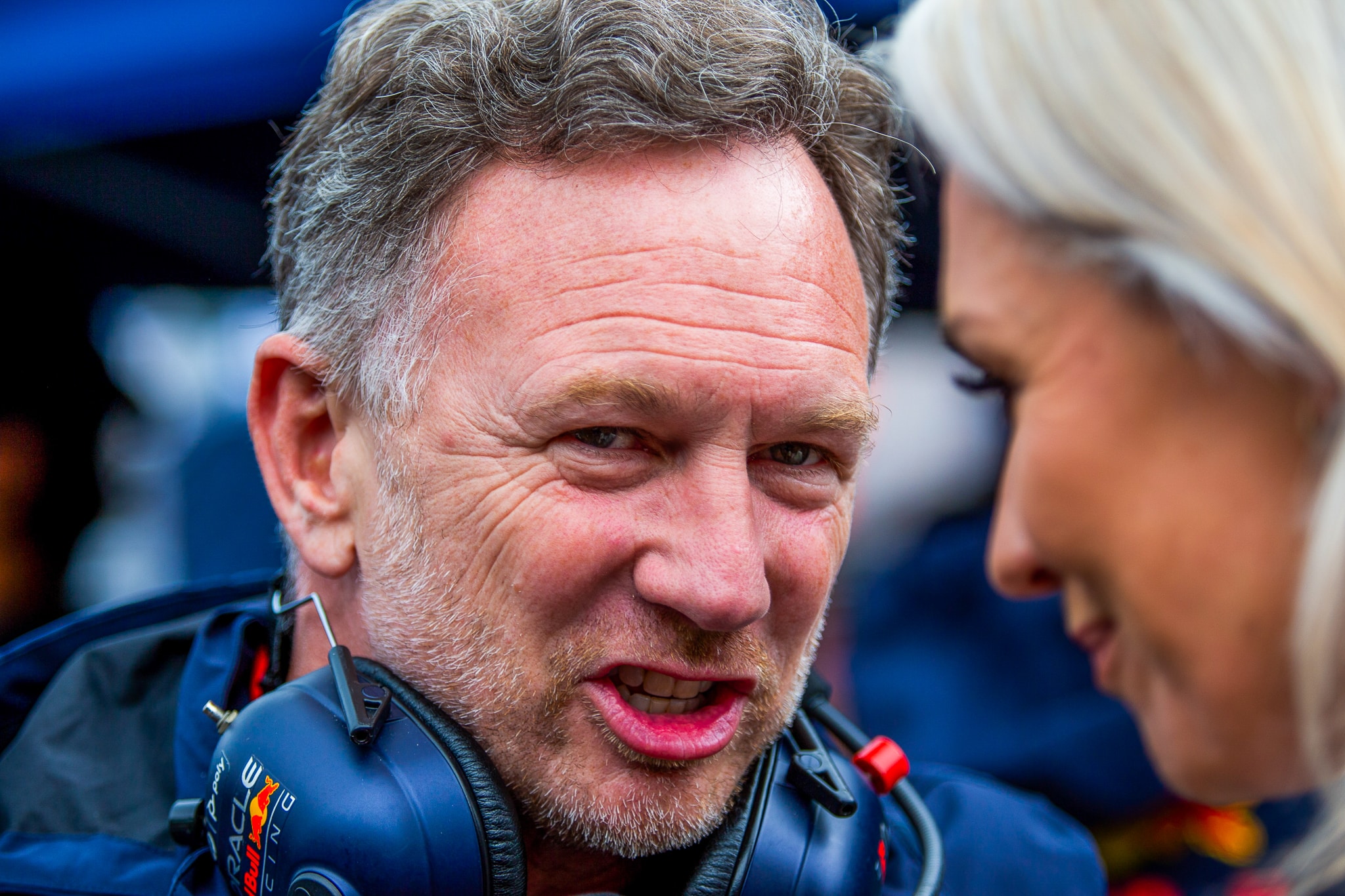 Horner alfineta Wolff e Hamilton e explica motivo para Verstappen desistir da Mercedes
