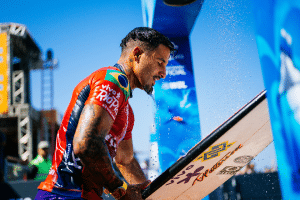 (Vídeo) Virada épica de Italo Ferreira tem drama, garra e emoção: “Quando vi que…”