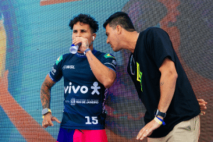 (Vídeo) Italo Ferreira tem discussão acalorada com seguranças da WSL