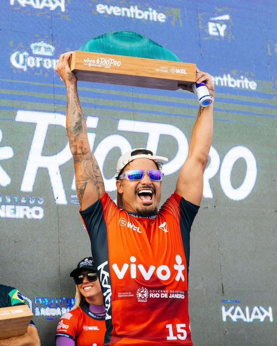 Italo Ferreira comemora título e faz aviso: “O objetivo final ainda tá distante”