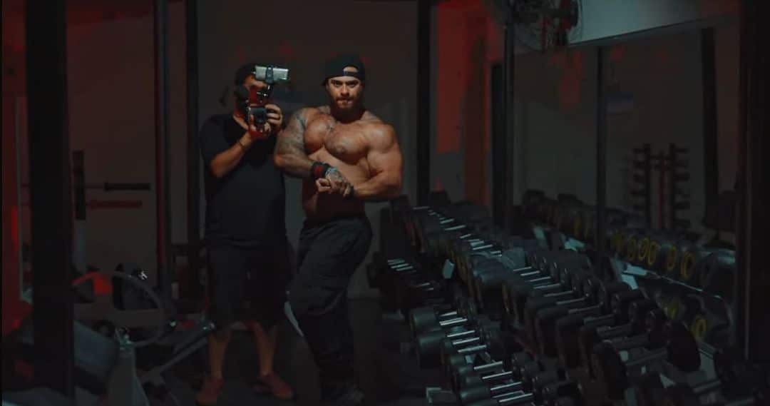 Leo Stronda mostra físico atual e assusta a internet! Vai competir