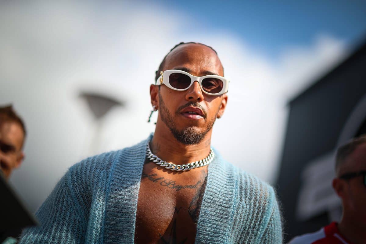 (Vídeo) Lewis Hamilton estrela novo clipe musical de Camila Cabello