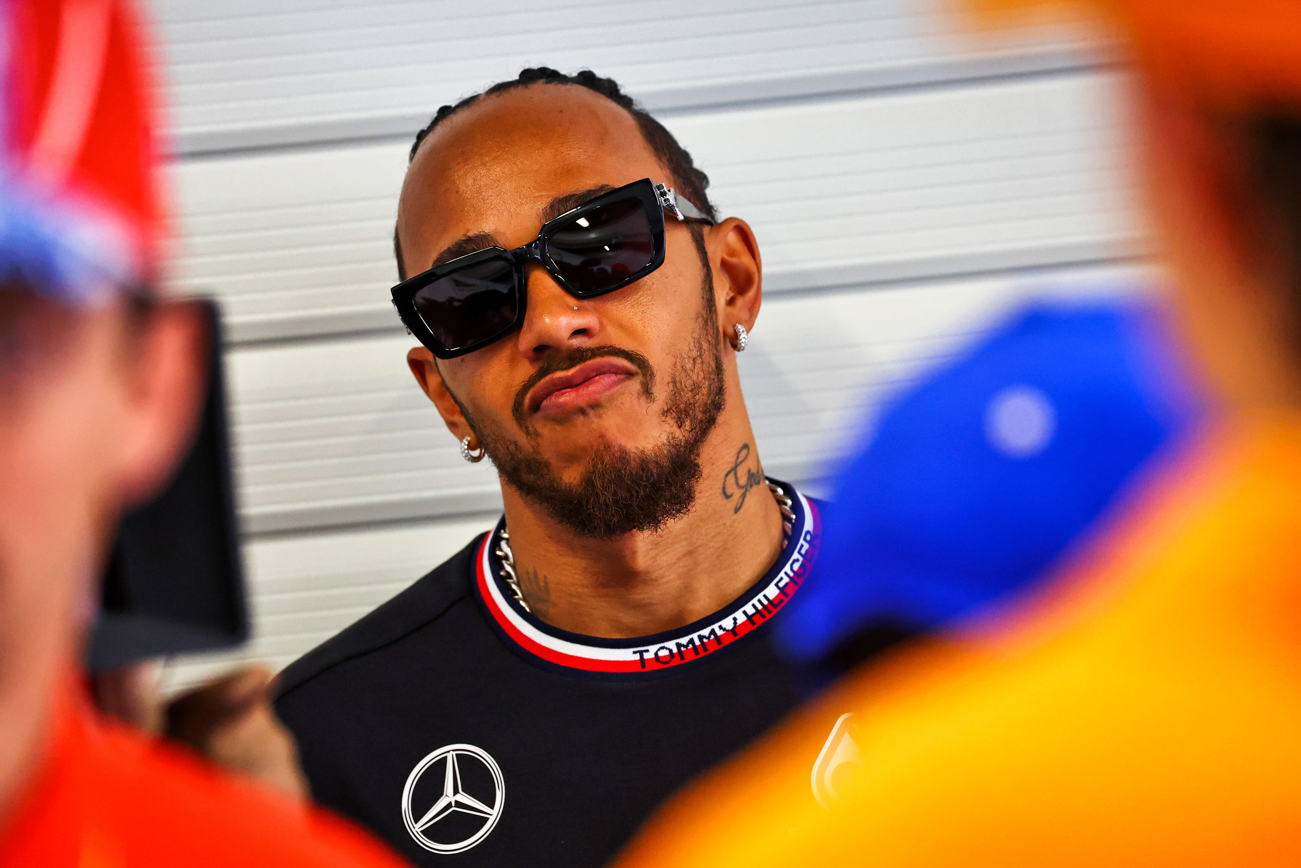 Lewis Hamilton revela truque da ultrapassagem espetacular em Carlos Sainz no GP da Espanha