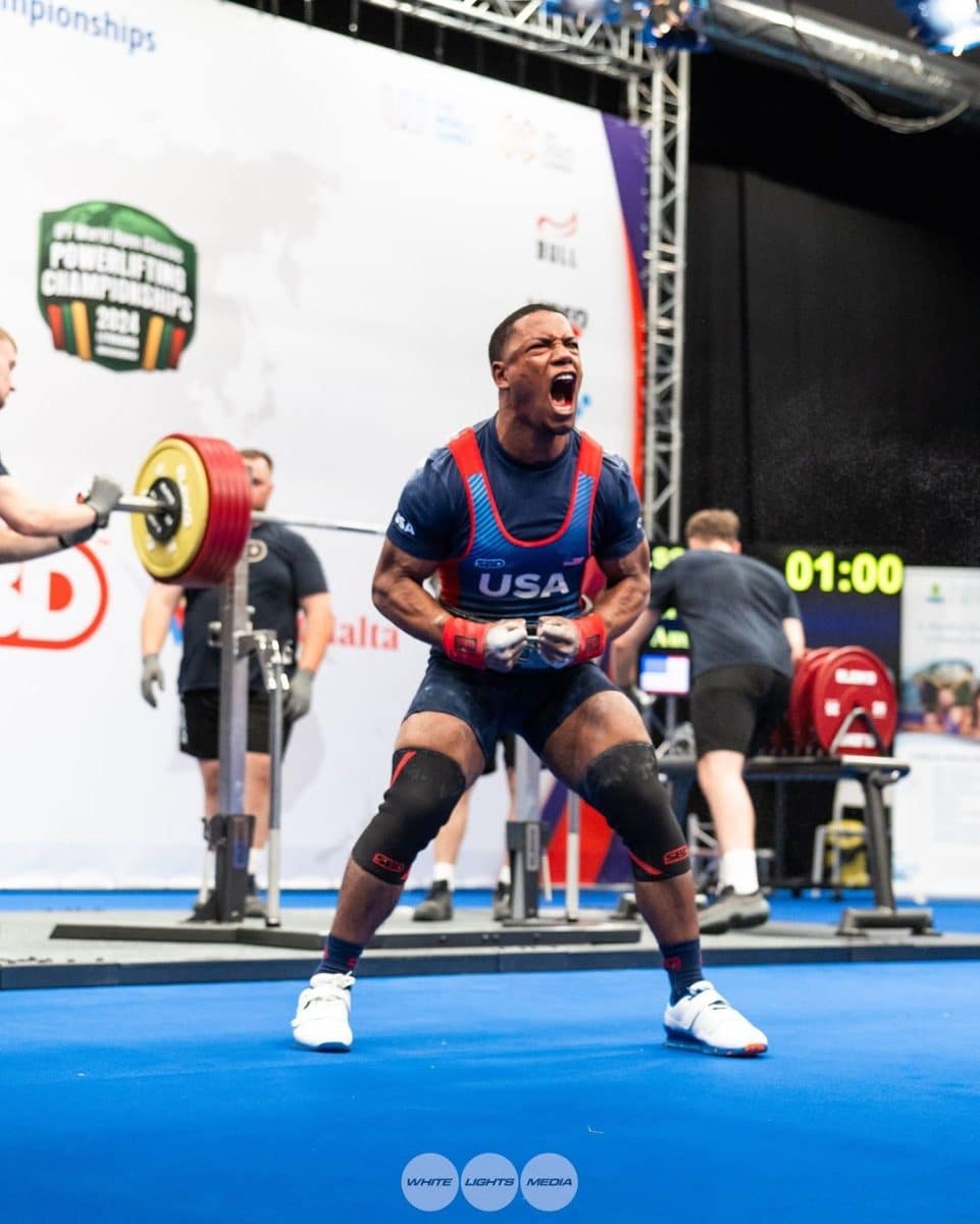 MAIS DE 800 KG! Confira os números históricos de Austin Perkins no powerlifting