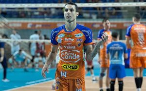 “O viado do time!” Douglas Souza fala a verdade sobre preconceito e homofobia no vôlei